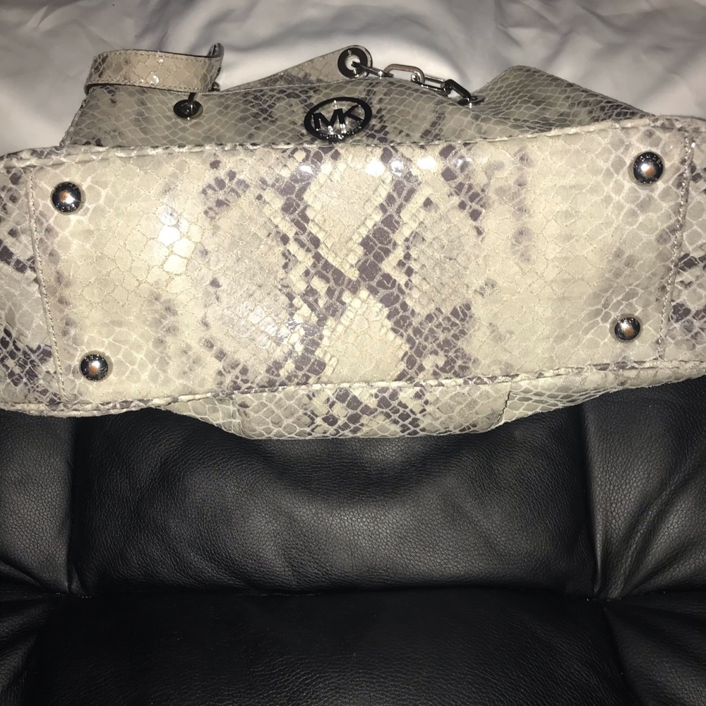 SOLD! Michael Kors Viper 👜 & Viper Wallet - Picture 4 of 6